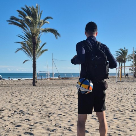 Uchwyt na piłkę Sprintigo - czarny - prezent dla młodego sportowca